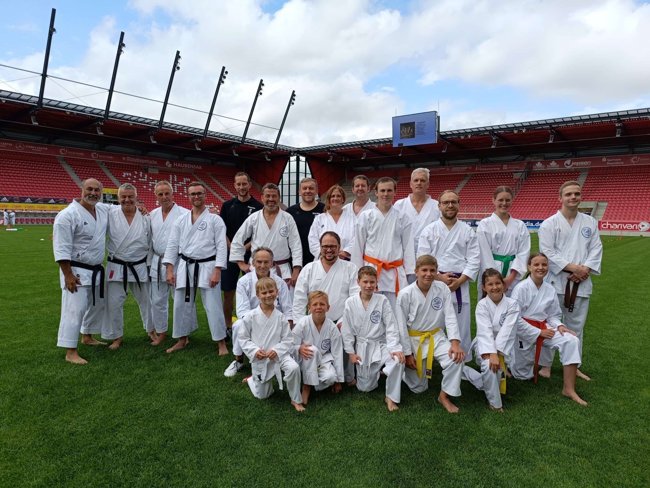Karate und Fußball – Vohenstraußer Karateka nehmen an BKB Jubiläum teil