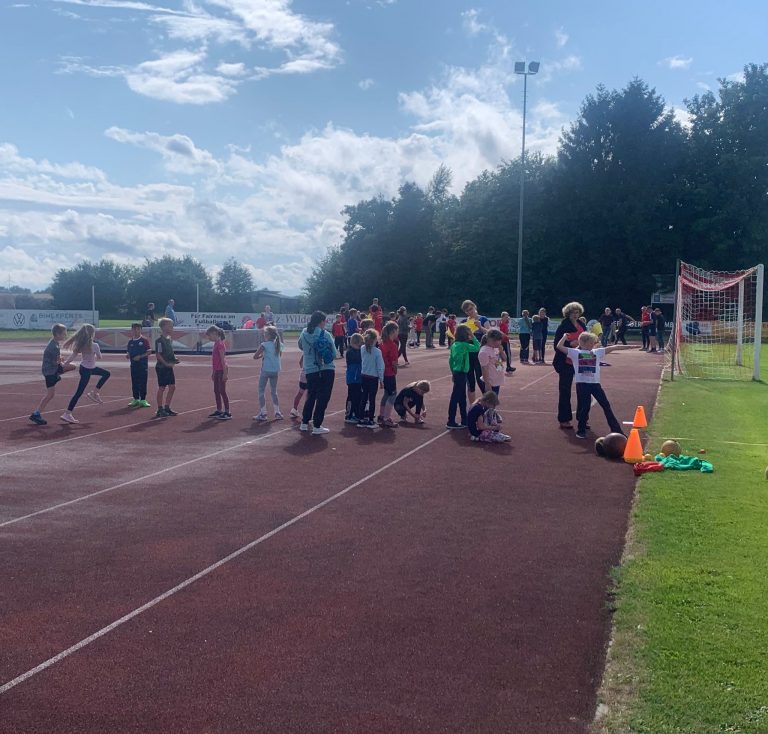 Sportabzeichentag im Sportzentrum Vohenstrauß – 80 Aktive trotzen Wetter‑Bedenken und glänzen mit tollen Leistungen