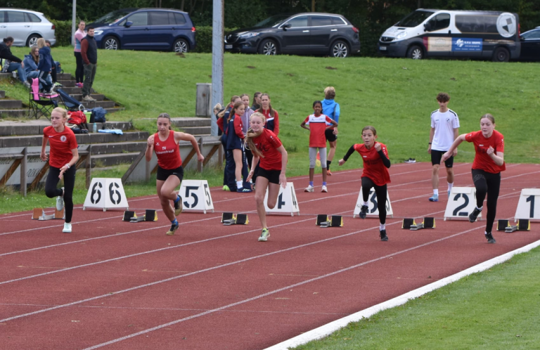Kreismeisterschaften im Mehrkampf: 110 Nachwuchsathletinnen und -athleten messen sich in Vohenstrauß