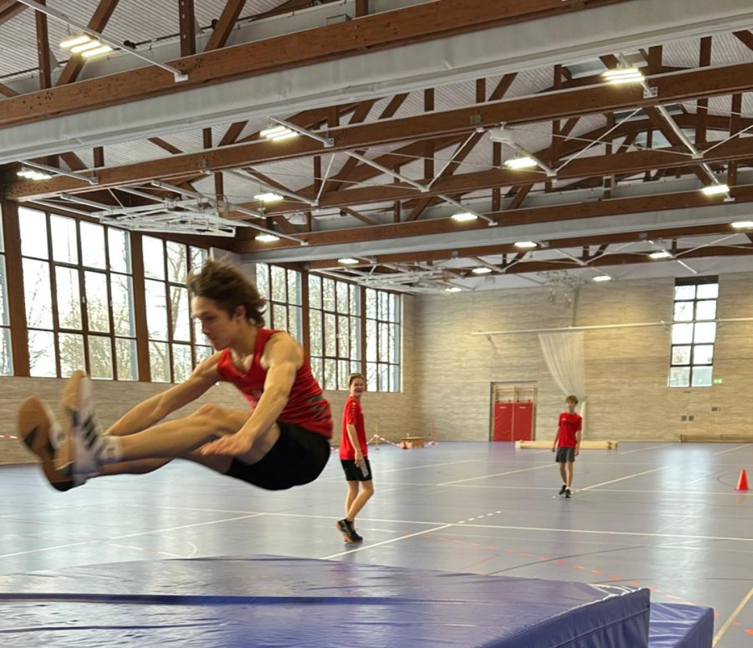 Vereinsinternes Hallenmeeting des TV Vohenstrauß begeistert Athleten und Zuschauer